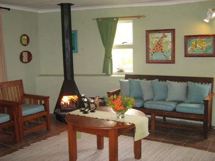 cottage-living-area-fireplace